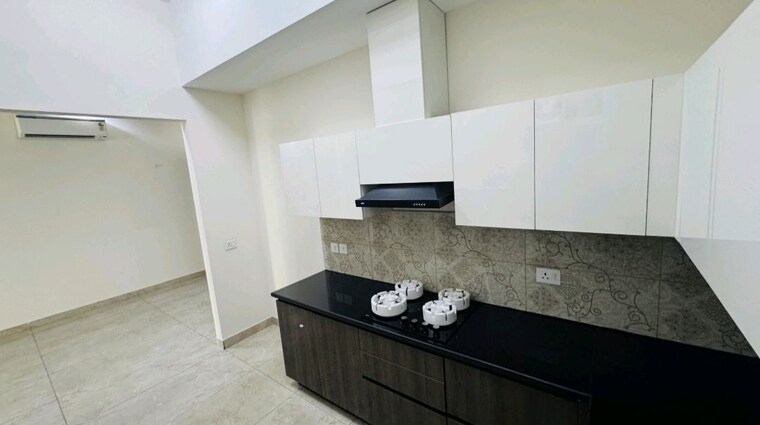 Kitchen, uchdpl-veridia-oakwood-enclave 5 Bedroom 4089 Sq.Ft. Apartment In Wave City Ghaziabad 9986523