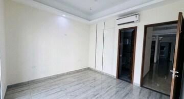 Room in 5 BHK Apartment at Uchdpl Veridia Oakwood Enclave, Wave City – for Sale