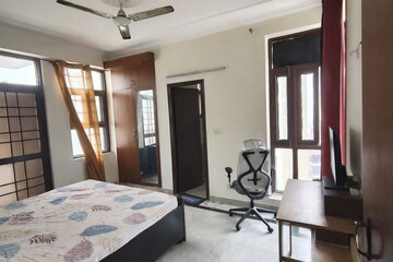 Living Room in 1.5 BHK Apartment at RWA Apartments Sector 29, Sector 29 – for Rent