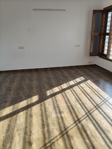 Room in 3 BHK Independent House at Sector 28 – for Sale