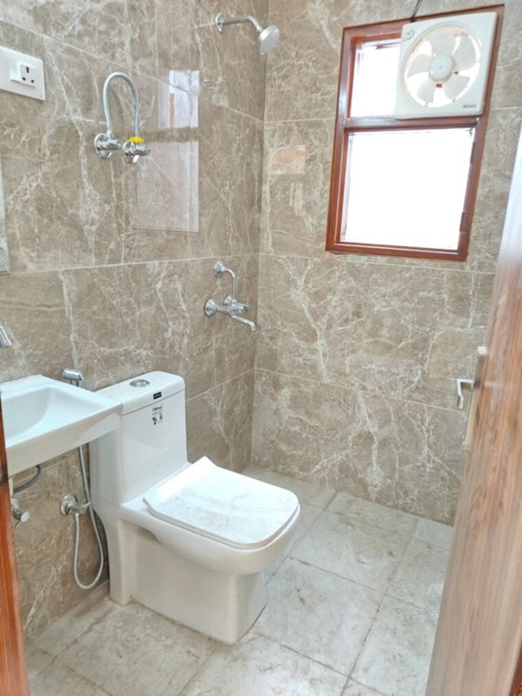 Bathroom, neb sarai 1 Bedroom 450 Sq.Ft. Builder Floor In Neb Sarai Delhi 9986535