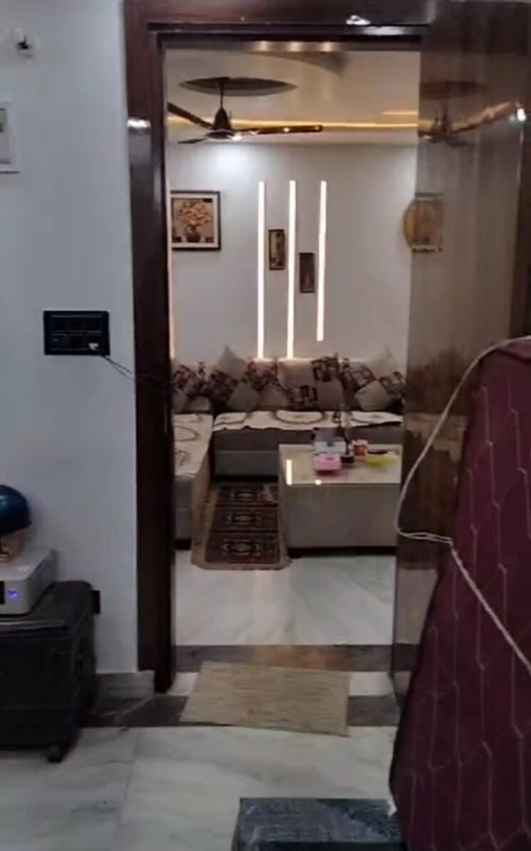 Living Room, param puri 3 Bedroom 100 Sq.Yd. Builder Floor In Param Puri Delhi 9818626