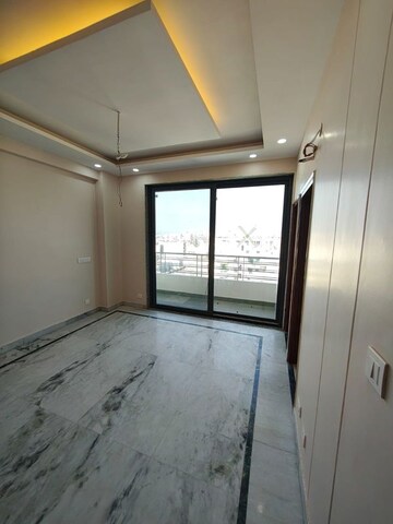 Room in 3 BHK Apartment at Sector 20 – for Sale