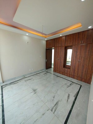 Room in 3 BHK Apartment at Sector 20 – for Sale