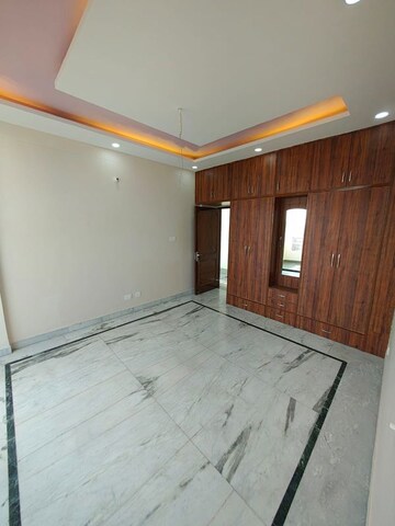 Room in 3 BHK Apartment at Sector 20 – for Sale