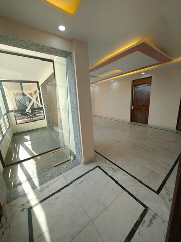 Room in 3 BHK Apartment at Sector 20 – for Sale