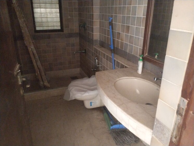 Bathroom, kalpataru-yugdharma 3 Bedroom 1000 Sq.Ft. Apartment In Malad West Mumbai 9986563