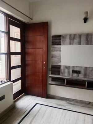 Room in 2 BHK Builder Floor at Sector 25 – for Rent