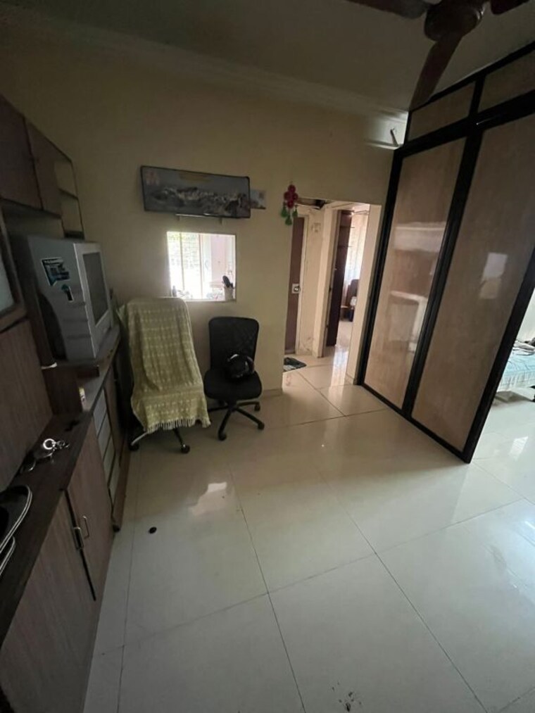 Room, malad east Pg For Boys In Malad East 9986567