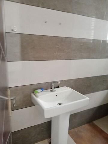 Attached Bathroom in 1.5 BHK Builder Floor at Sector 18 – for Rent