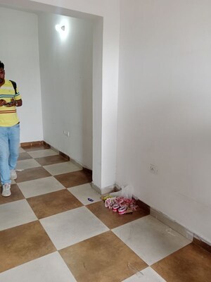 Living Room in 1.5 BHK Builder Floor at Sector 18 – for Rent