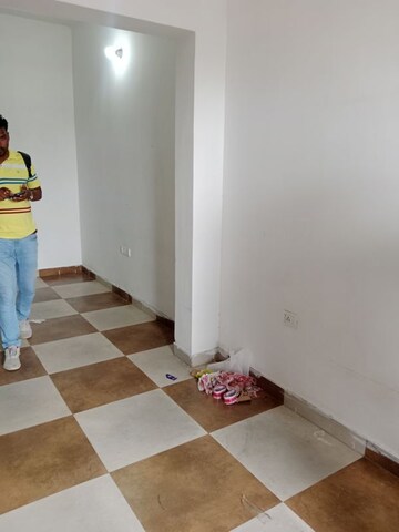 Living Room in 1.5 BHK Builder Floor at Sector 18 – for Rent