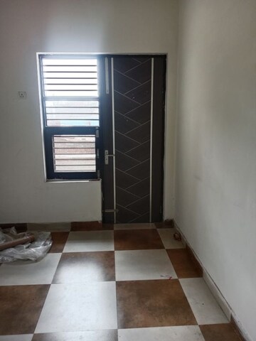 Room in 1.5 BHK Builder Floor at Sector 18 – for Rent