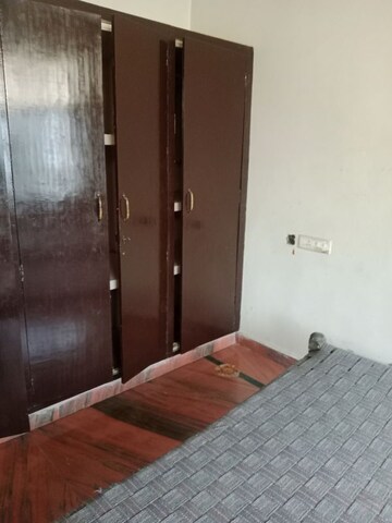 Room in 1 BHK Builder Floor at Sector 6 – for Rent