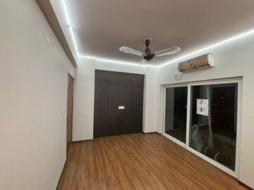 Room in 2 BHK Apartment at Shree Vardhman Victoria, Sector 70 – for Rent