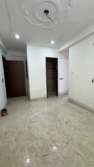 Room in 2 BHK Builder Floor at Chattarpur – for Rent