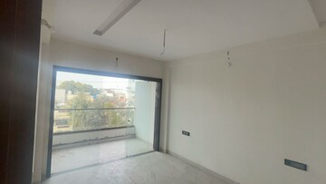 Room in 3 BHK Apartment at Roopram Nagar – for Sale