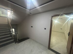 Room in 3 BHK Apartment at Roopram Nagar – for Sale