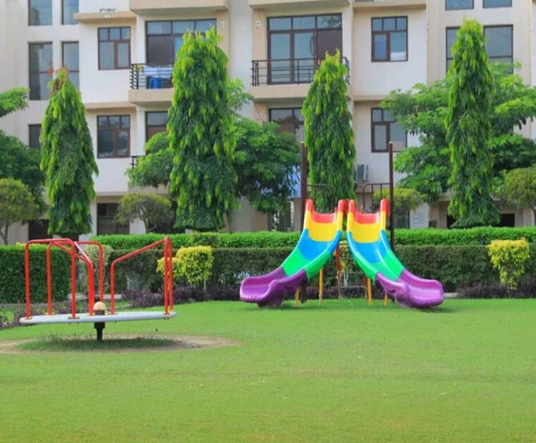 Garden, wave-floors 2 Bedroom 135 Sq.Yd. Builder Floor In Mahurali Ghaziabad 9986606