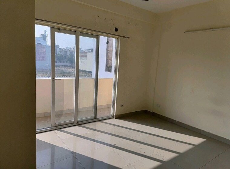 Room, wave-floors 2 Bedroom 135 Sq.Yd. Builder Floor In Mahurali Ghaziabad 9986606