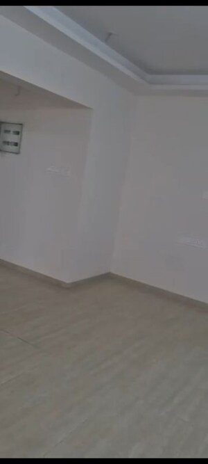 Room in 3 BHK Apartment at Dindoshi – for Sale