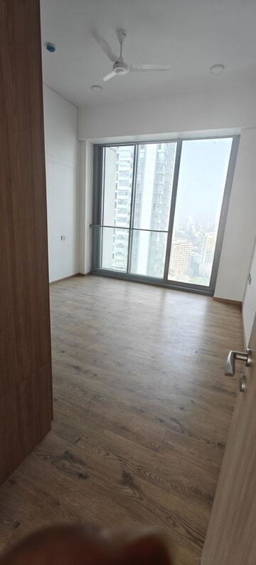 Room in 4 BHK Apartment at Rustomjee Crown, Prabhadevi – for Rent