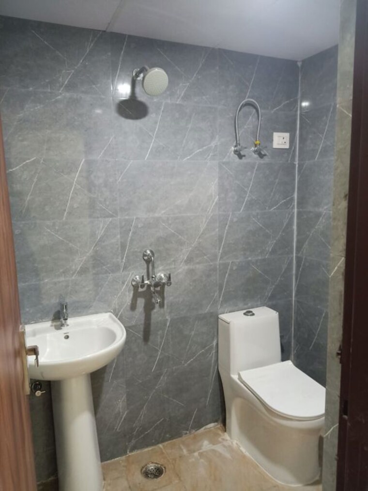 Bathroom, mascot-soho-sports-city 2 Bedroom 1010 Sq.Ft. Apartment In Bisrakh Jalalpur Greater Noida 9903188