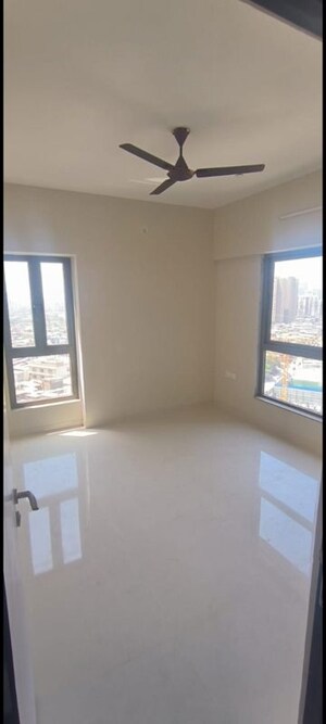 Room in 2 BHK Apartment at Siddha Seabrook, Kandivali West – for Rent