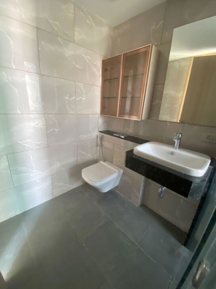 Bathroom, rustomjee-crown 4 Bedroom 2156 Sq.Ft. Apartment In Prabhadevi Mumbai 9986688