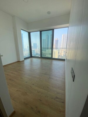 Room in 4 BHK Apartment at Rustomjee Crown, Prabhadevi – for Rent