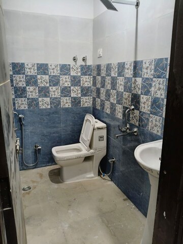 Master Bedroom in 2 BHK Builder Floor at Bindal Enclave, Phi Iv Greater Noida – for Rent