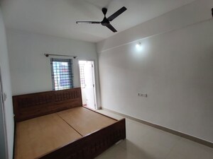 Room in 3 BHK Apartment at Jp Nagar Phase 7 – for Sale