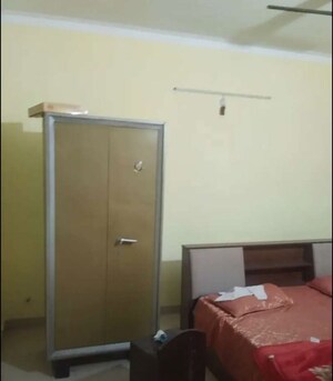 Master Bedroom in 3 BHK Apartment at Gomti Nagar – for Rent