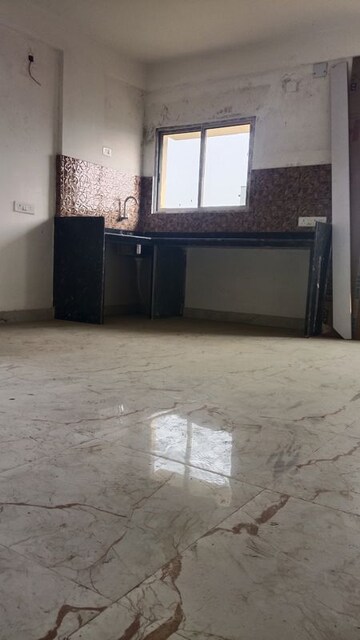 Room in 3 BHK Apartment at Sristi Plaza, Chinar Park – for Rent