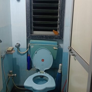 Bathroom in 1 BHK Apartment at Mulund West – for Rent