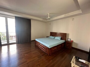 Bedroom in 6 BHK Apartment at M3M Golf Estate, Sector 65 – for Rent