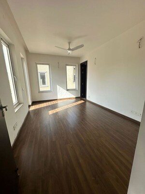 Room in 6 BHK Apartment at M3M Golf Estate, Sector 65 – for Rent