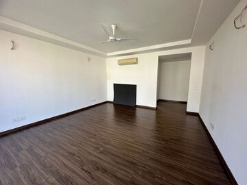 Room in 6 BHK Apartment at M3M Golf Estate, Sector 65 – for Rent