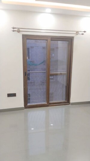 Room in 2 BHK Apartment at Centreo , Kanakapura Road – for Rent