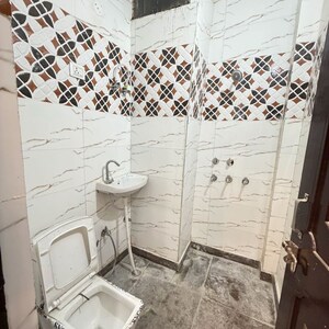 Team Area in 2 BHK Builder Floor at Dwarka Mor – for Rent