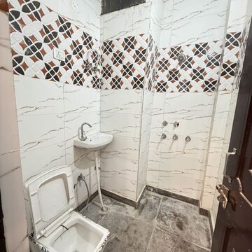 Team Area in 2 BHK Builder Floor at Dwarka Mor – for Rent