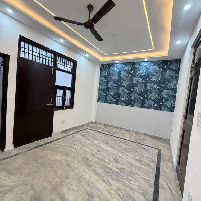 Room, dwarka mor 2 Bedroom 75 Sq.Yd. Builder Floor In Dwarka Mor Delhi 9986791