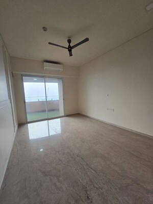 Room in 3 BHK Apartment at Lokhandwala Minerva Mahalaxmi, Mahalaxmi – for Rent