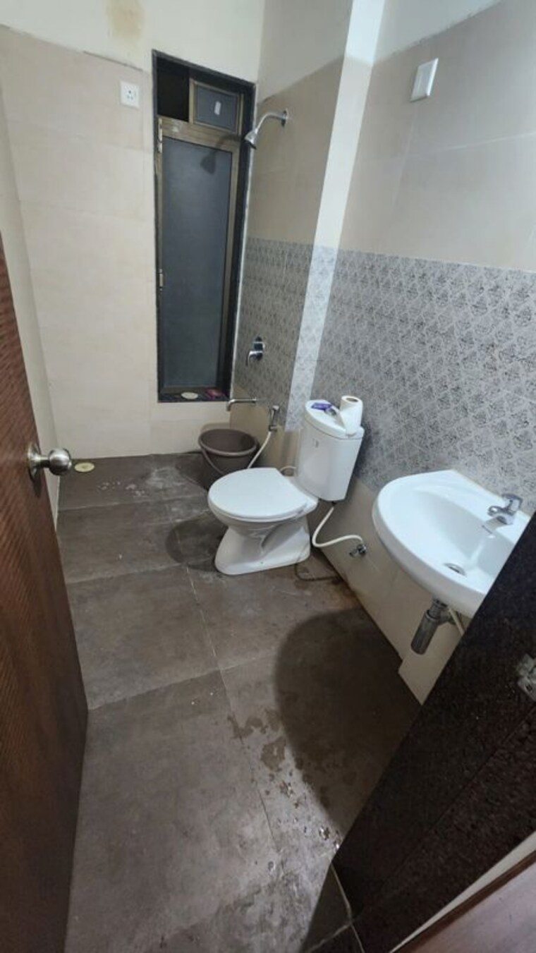Bathroom, dosti-west-county 2 Bedroom 700 Sq.Ft. Apartment In Balkum Pada Thane 9986810