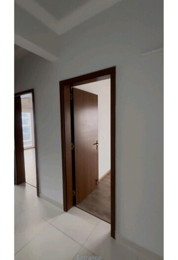 Room in 3 BHK Apartment at Central Park Flower Valley Aqua Front Towers, Sohna Sector 33 – for Sale