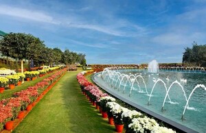 Swimming Pool in 3 BHK Apartment at Central Park Flower Valley Aqua Front Towers, Sohna Sector 33 – for Sale