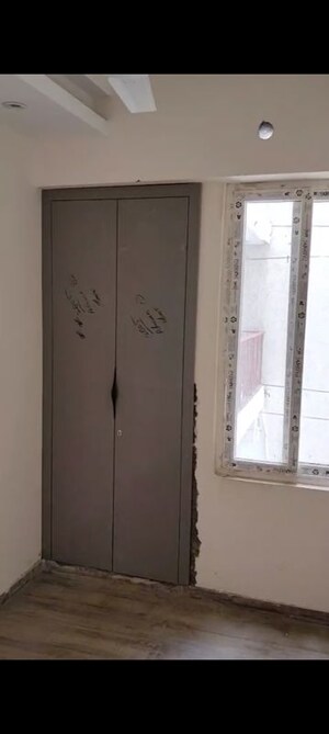 Room in 3 BHK Apartment at Ahinsa Khand 1 – for Sale