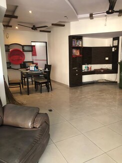 2 BHK + Extra Room Apartment For Rent in Goregaon East