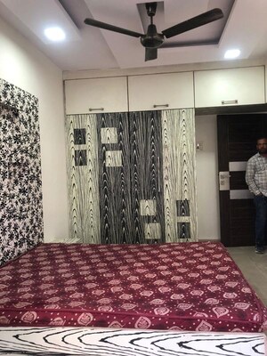 Bedroom in 2 BHK Apartment at Goregaon East – for Rent