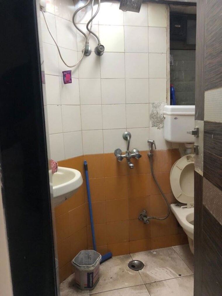 Bathroom, goregaon east 2 Bedroom 1020 Sq.Ft. Apartment In Goregaon East Mumbai 9986877